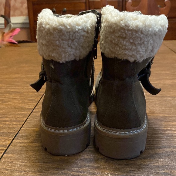 Like NEW! Suede Ankle Boots, Size 7, Army Green. - Picture 3 of 6